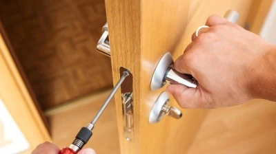 Pasos para reemplazar una cerradura rota