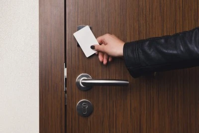 La importancia de los cerrojos de seguridad en los hoteles