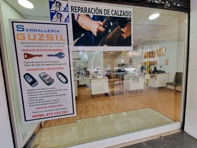 Copia de Llaves y mandos de coche, reparación de calzado y Cerrajería GUZSIL