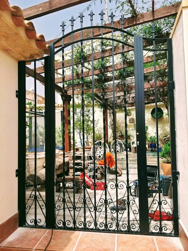 Ferretería Cerrajería Cayuelas