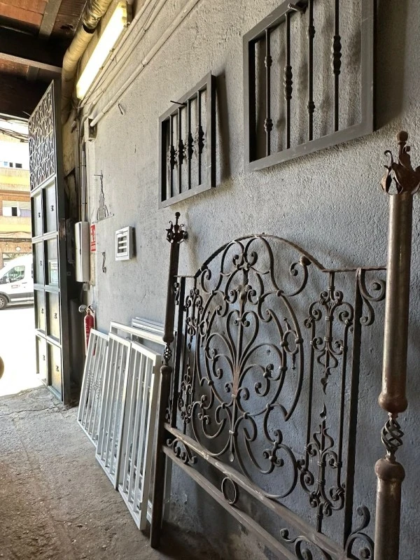 CERRAJERIA MOSTOLES - REJAS - CERRAJERO - BARANDILLAS - ESTRUCTURAS METALICAS - SOLDADURAS - PUERTAS DE HIERRO -