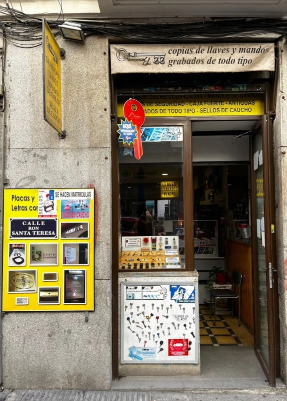 Cerrajería Llaves y Grabados el 22