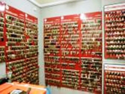 MIRAN LA CLAU - Ferretería - Duplicado de llaves para coches, motos, etc.