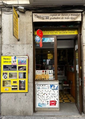 Cerrajería Llaves y Grabados el 22